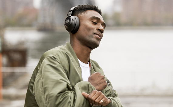 JBL Club One review: Heavyweight headphones that pack a punch : r/gadgets