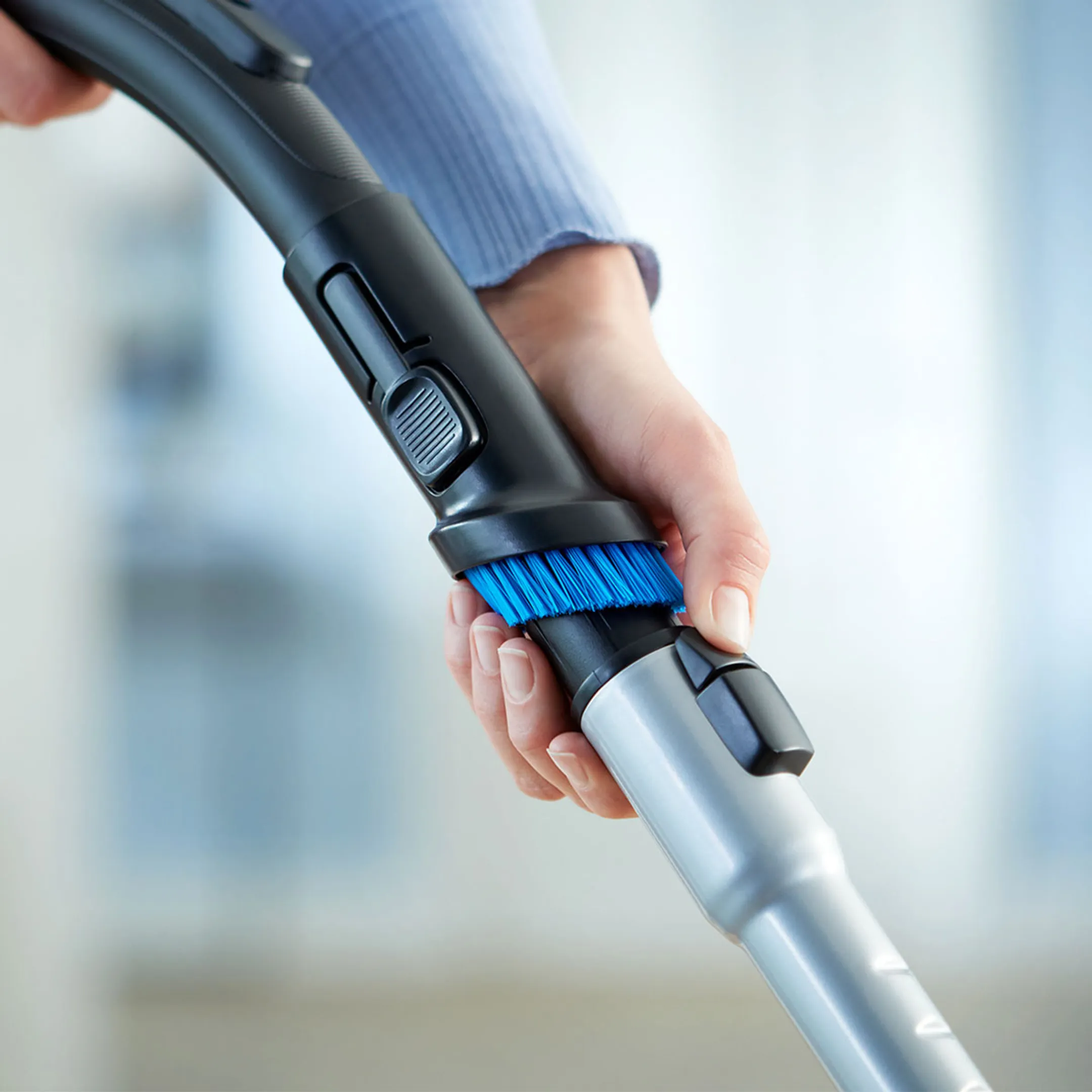 Philips Bagless vacuum cleaner PowerPro Active FC9556/09 image