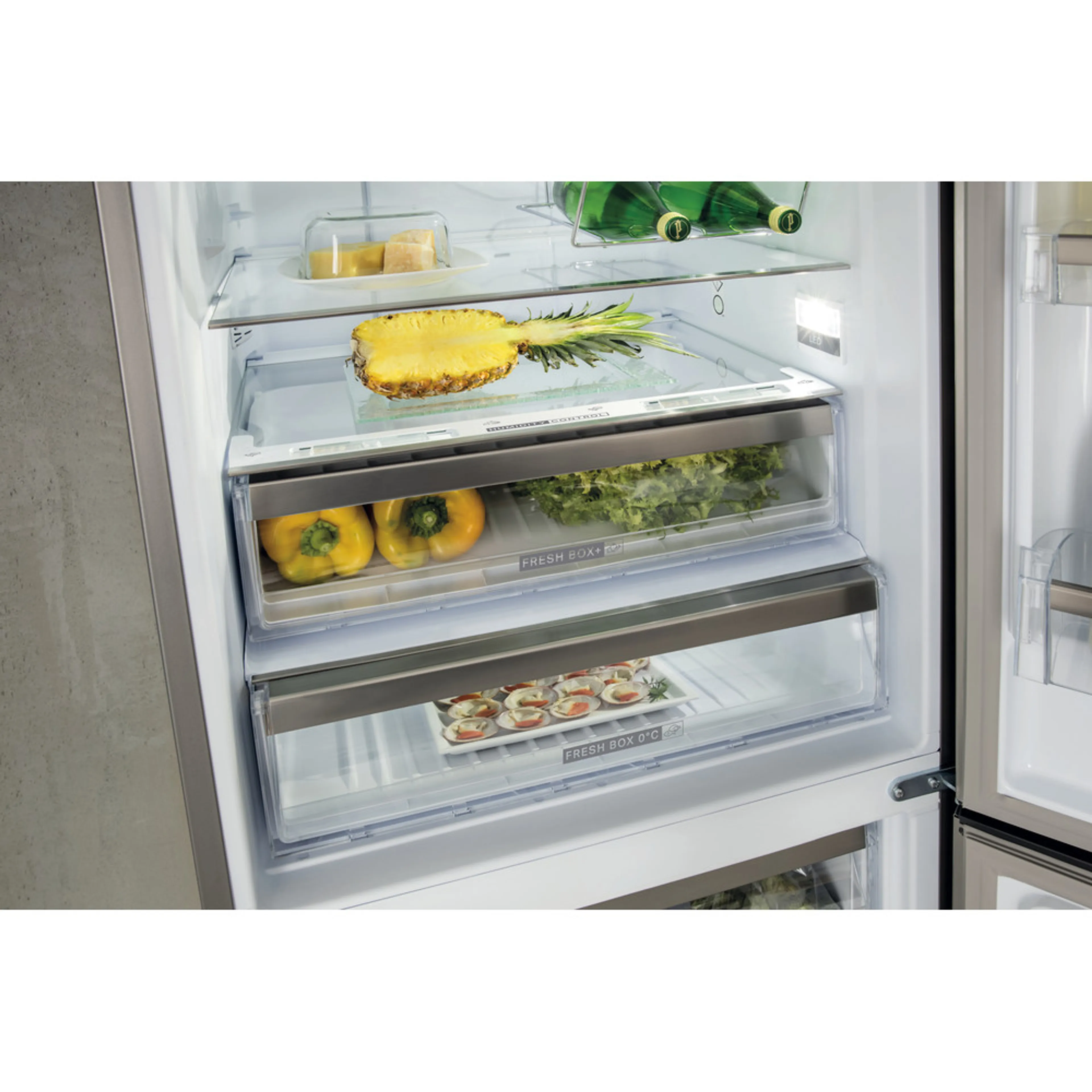 Whirlpool Combi Fridge Freezer WB70E 973 X FreshBox image