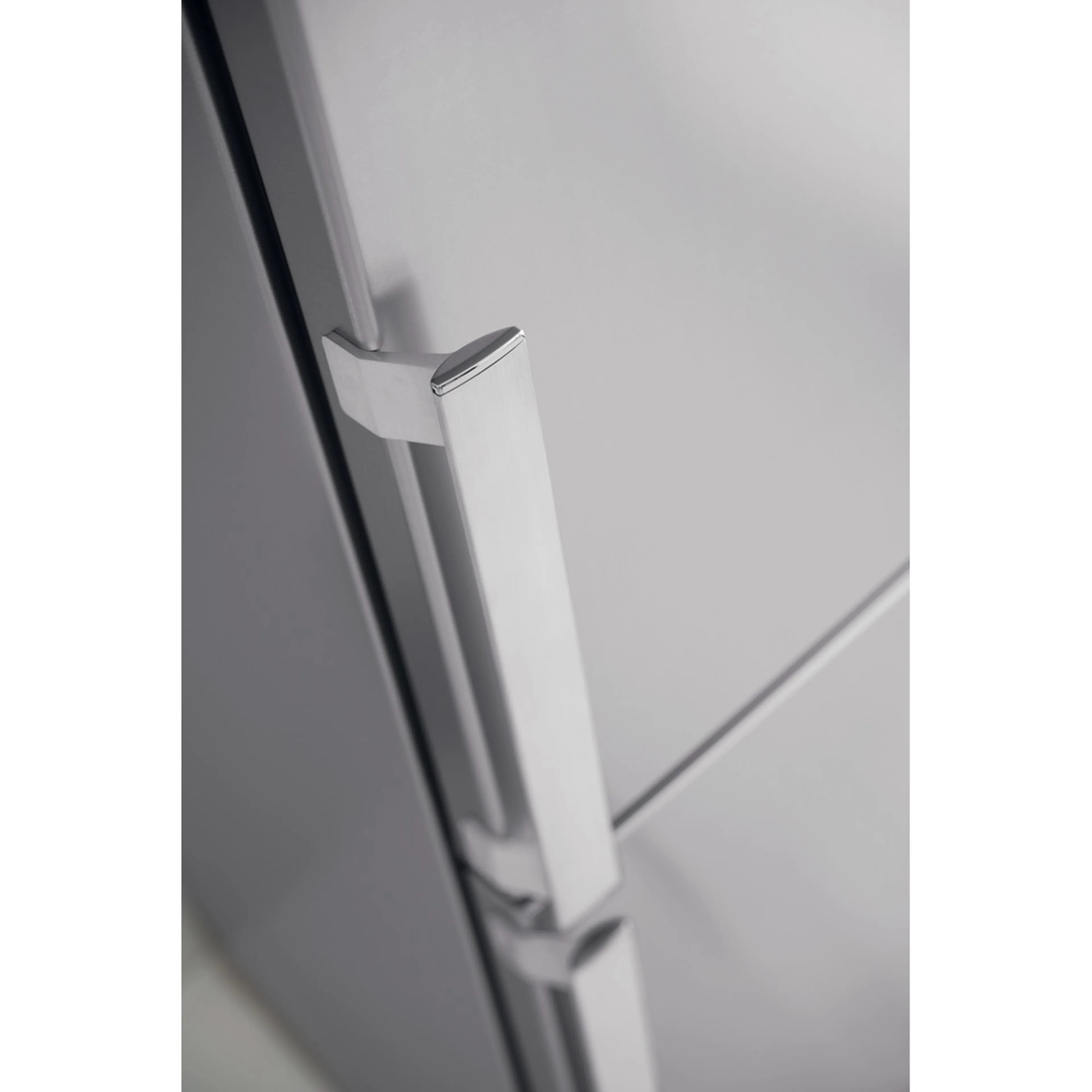 Whirlpool Combi Fridge Freezer WB70E 973 X FreshBox image