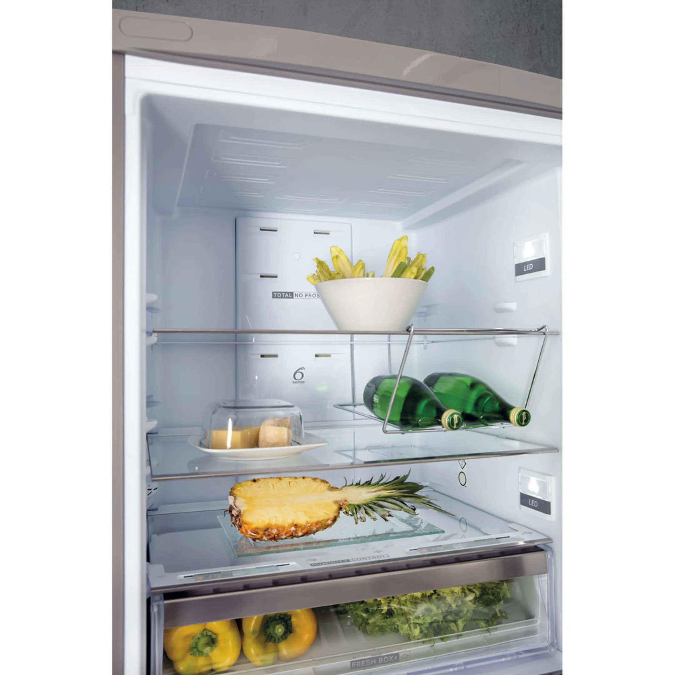 Whirlpool Combi Fridge Freezer WB70E 973 X FreshBox image
