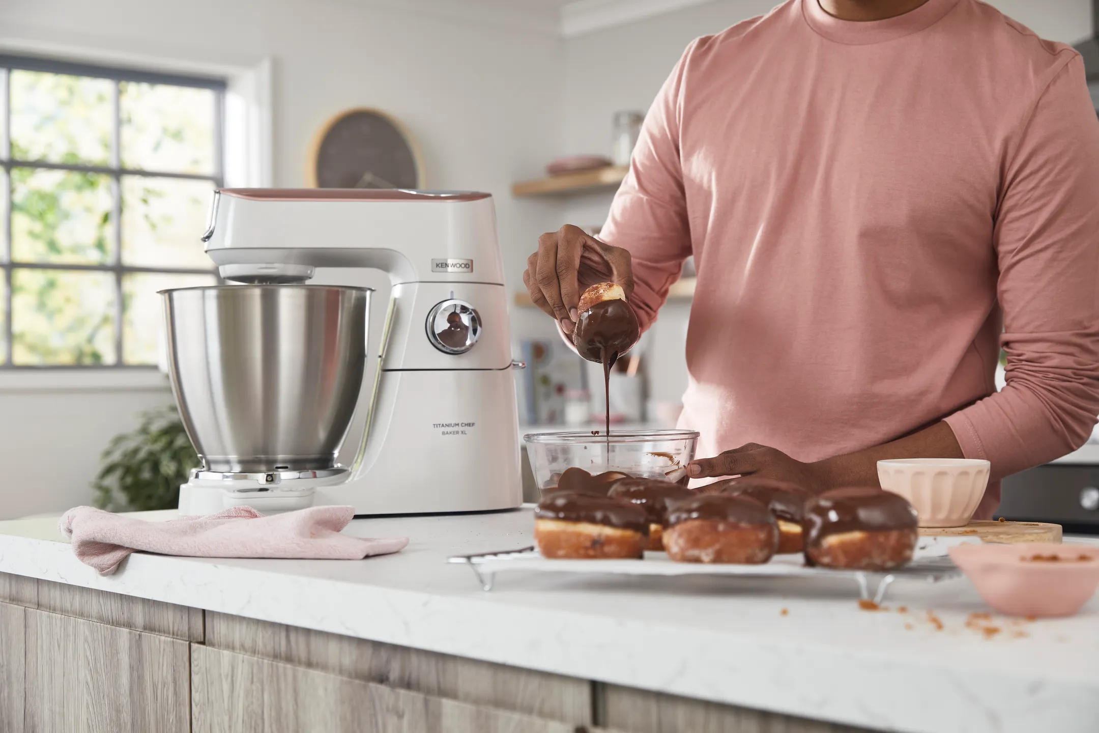 Kenwood Robot de cuisine Titanium Chef Baker XL avec balance intégrée KVL65.001WH image