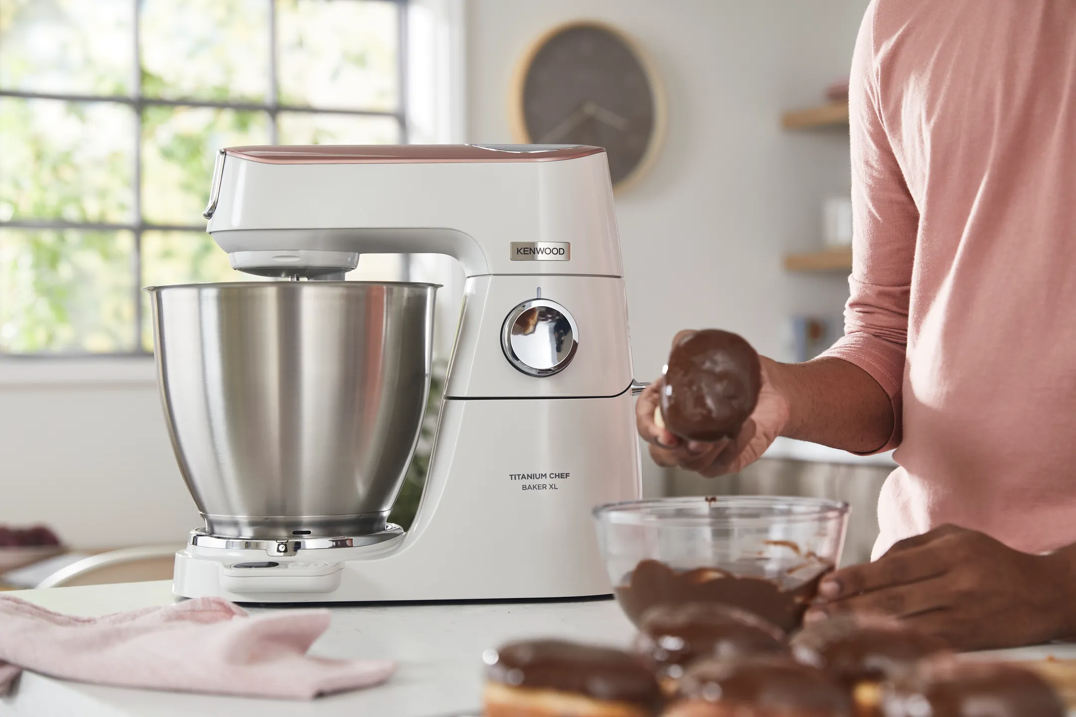 Kenwood Robot de cuisine Titanium Chef Baker XL avec balance intégrée KVL65.001WH image