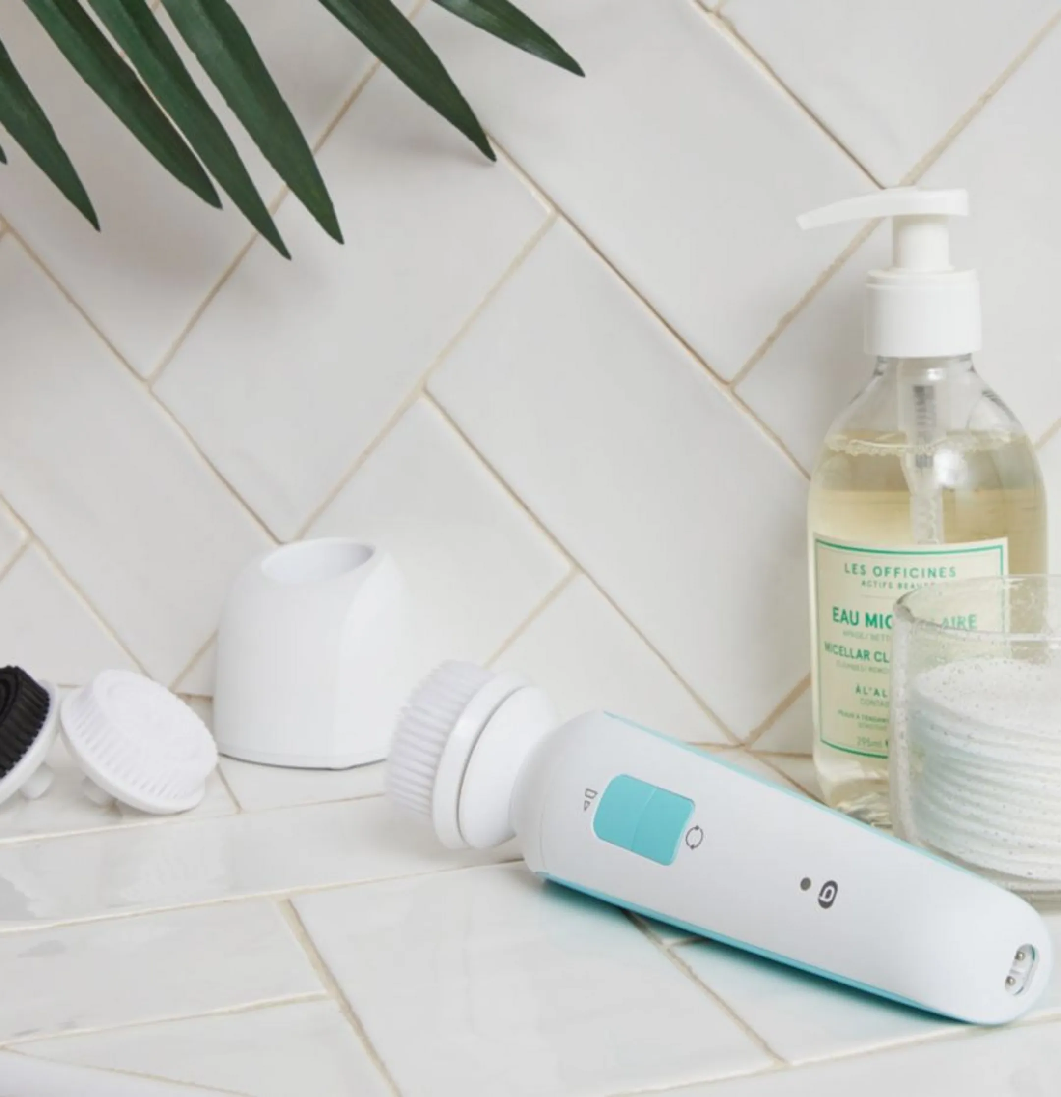 ESSENTIEL-B Brosse nettoyante visage EBF3 image
