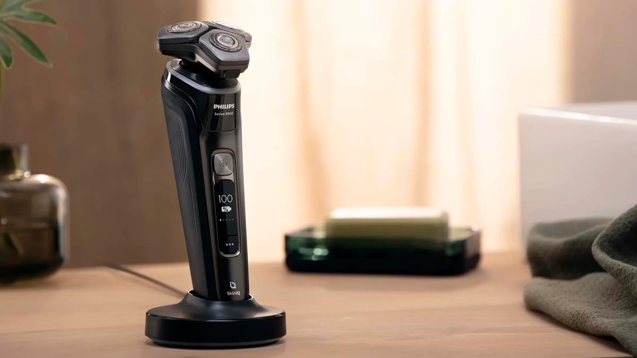 Philips Electric shaver Series 9000 S9986/55 SkinIQ image