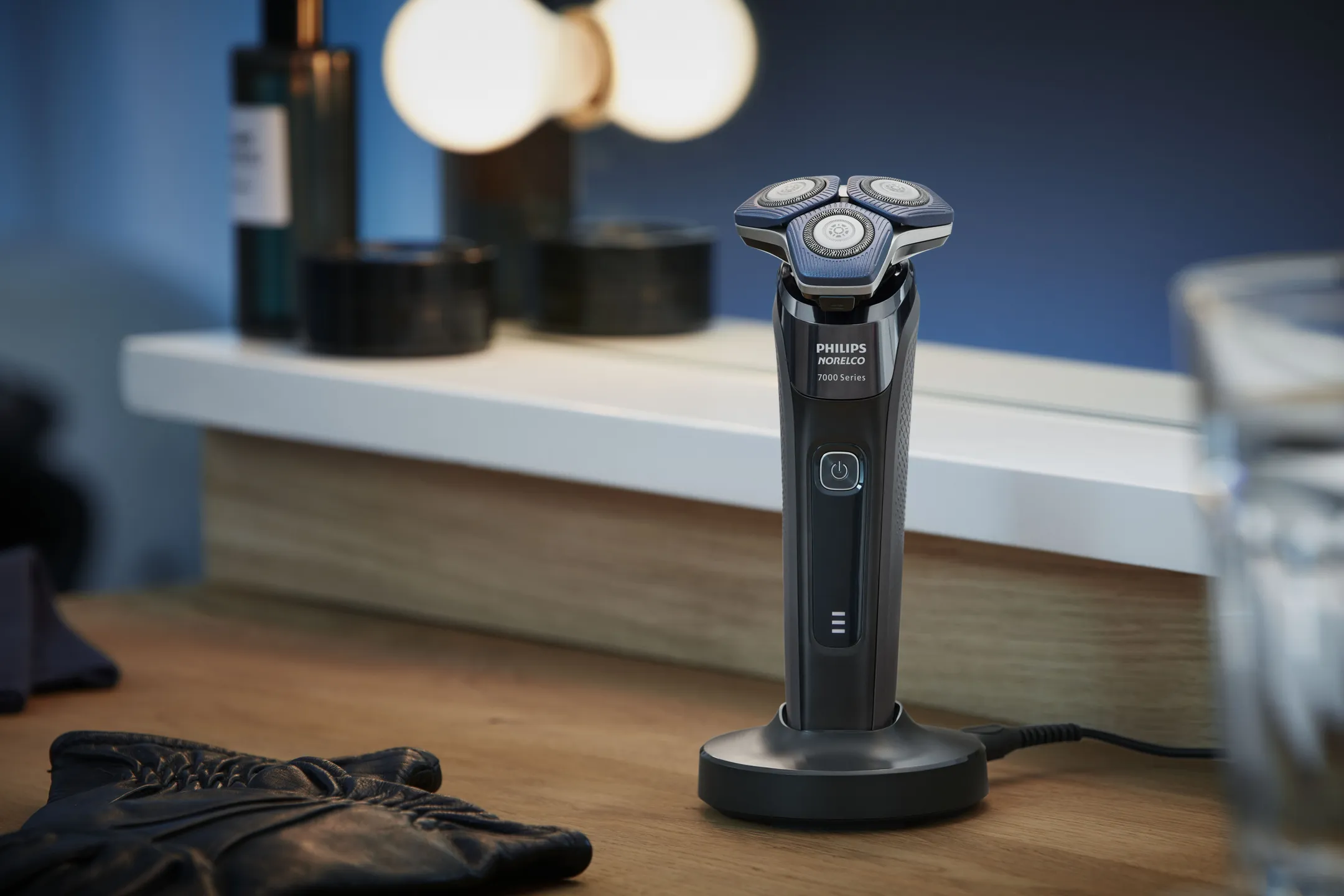 Philips Electric shaver Series 7000 S7886/58 SkinIQ image