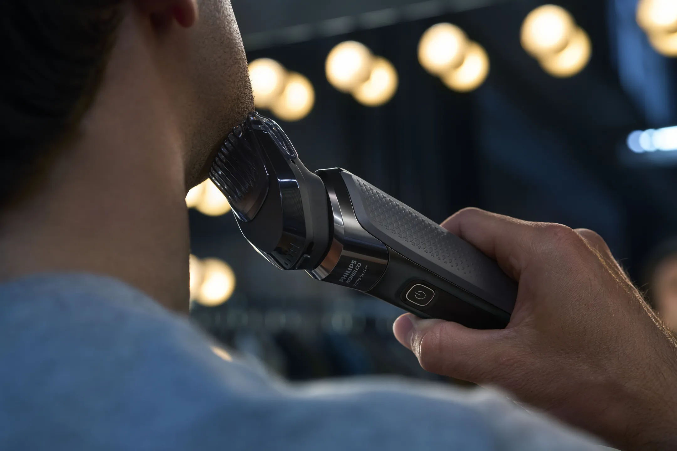 Philips Electric shaver Series 7000 S7886/58 SkinIQ image