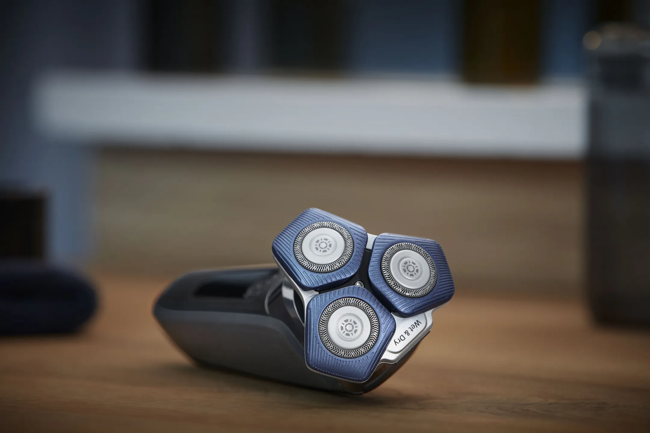 Philips Electric shaver Series 7000 S7886/58 SkinIQ image