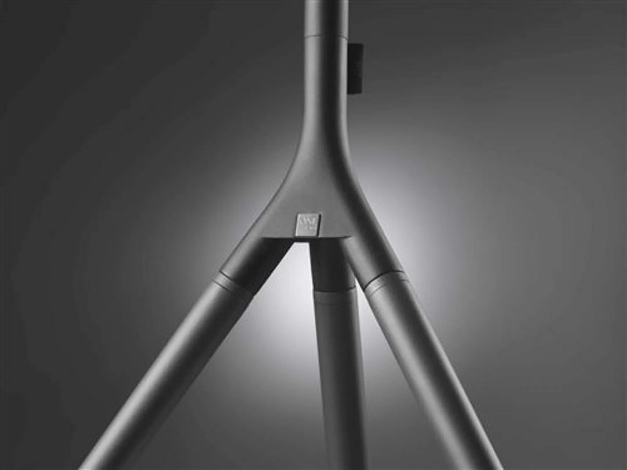 One For All Full Metal Tripod TV Stand - 32" bis 65" - Black image