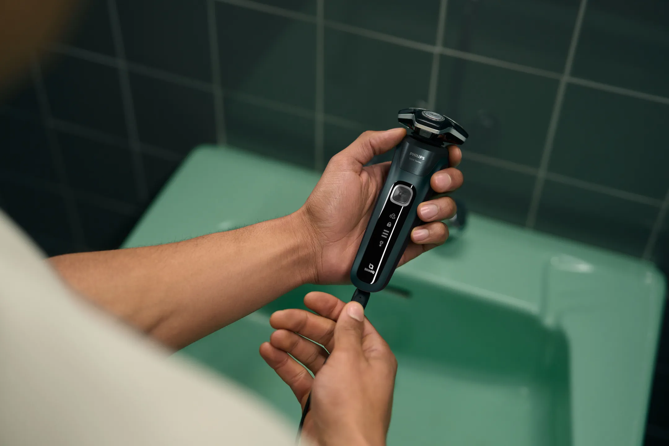 Philips Electric shaver Series 5000 S5884/38 image