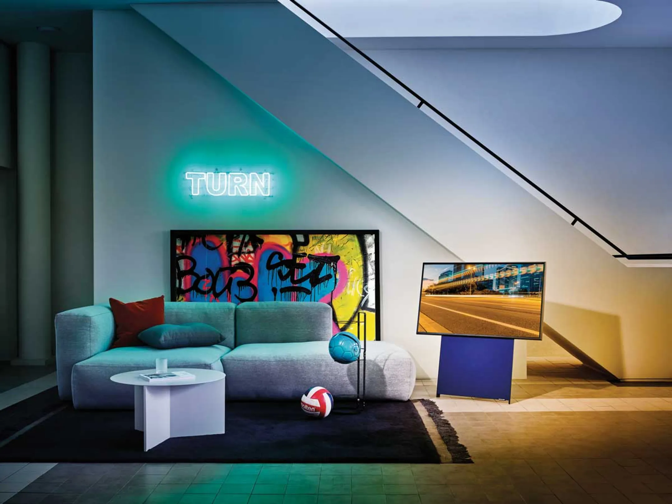 Samsung QLED 4K TV QE43LS05BG (2023) - 43 inches image