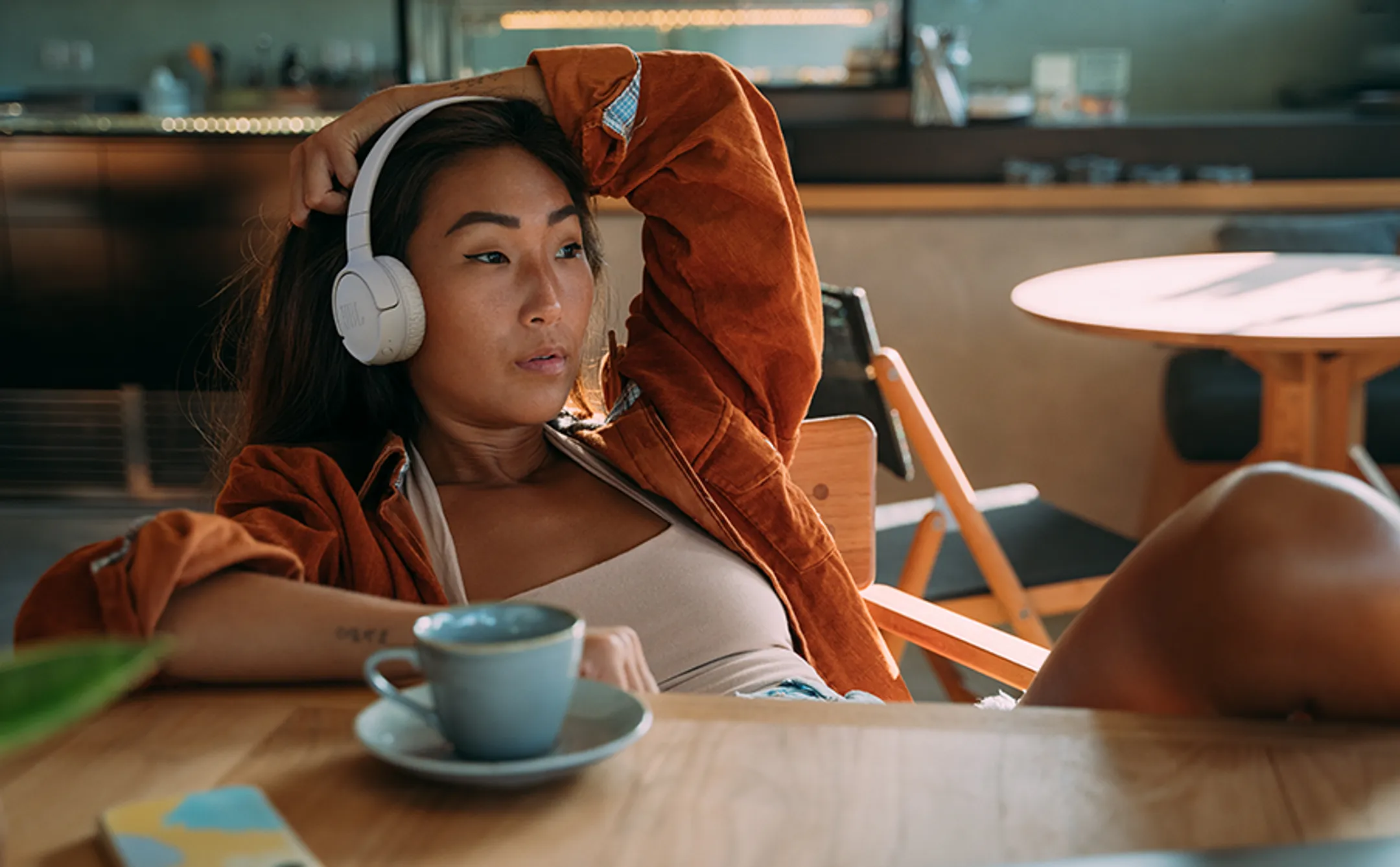 JBL Tune 520BT Wireless on-ear headphones - Blue image