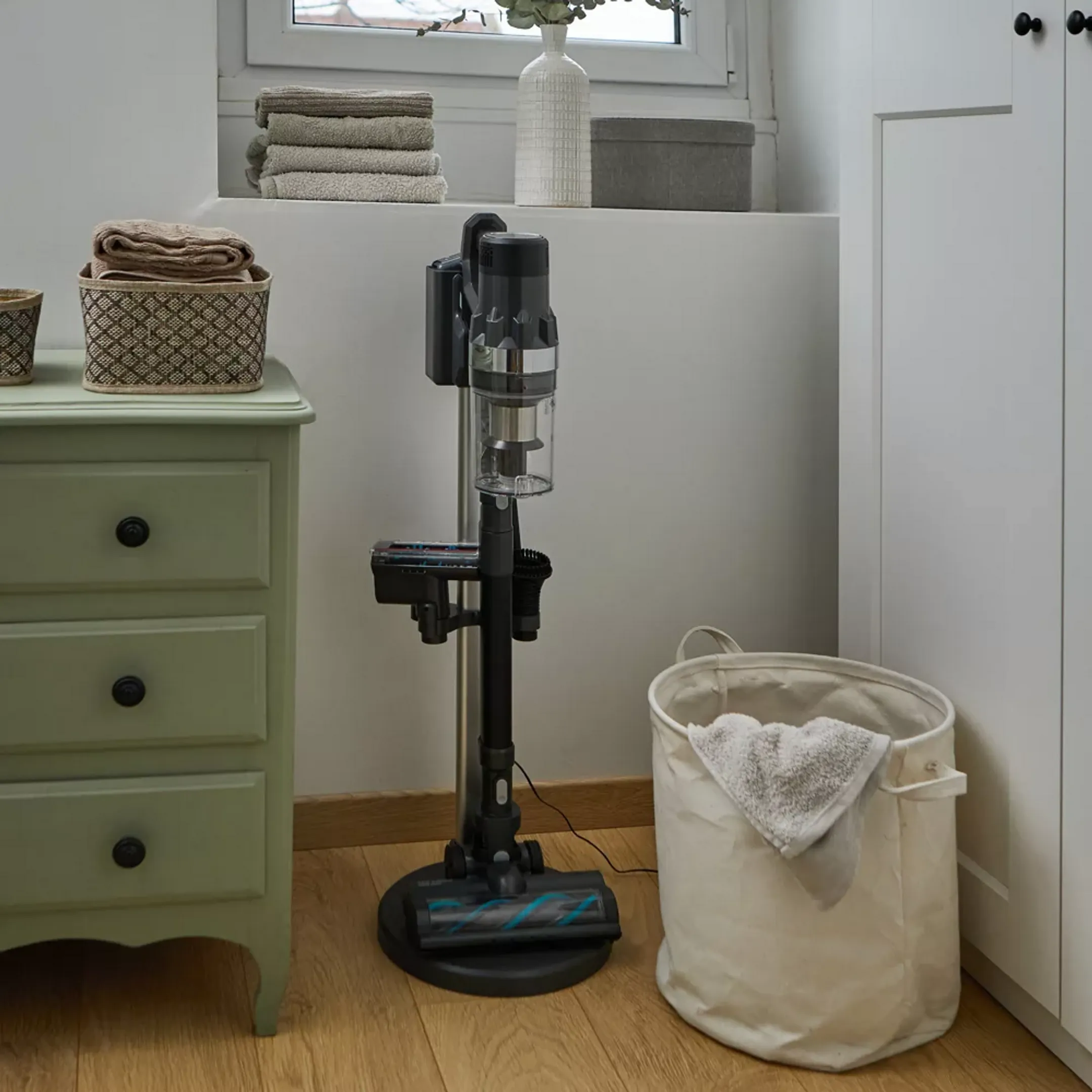 ESSENTIEL-B Cordless Vacuum Cleaner - EAMU 288 Easy Tech pro image