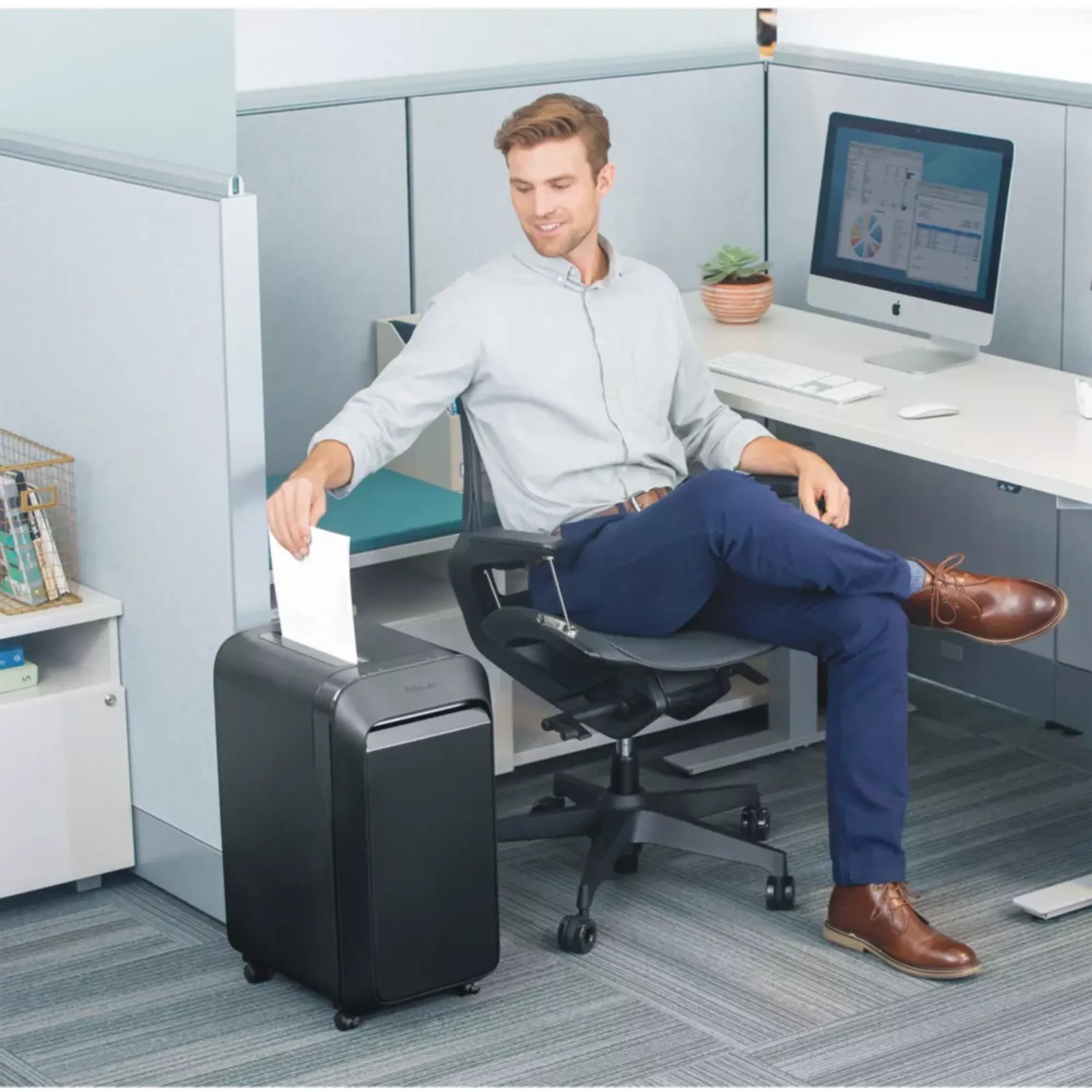 Fellowes Microshred LX220 Document Shredder - Black image