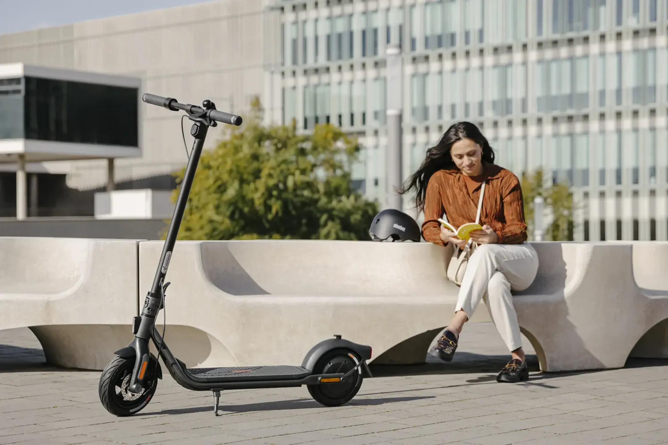 SEGWAY Ninebot KickScooter F2 E Electric scooter image