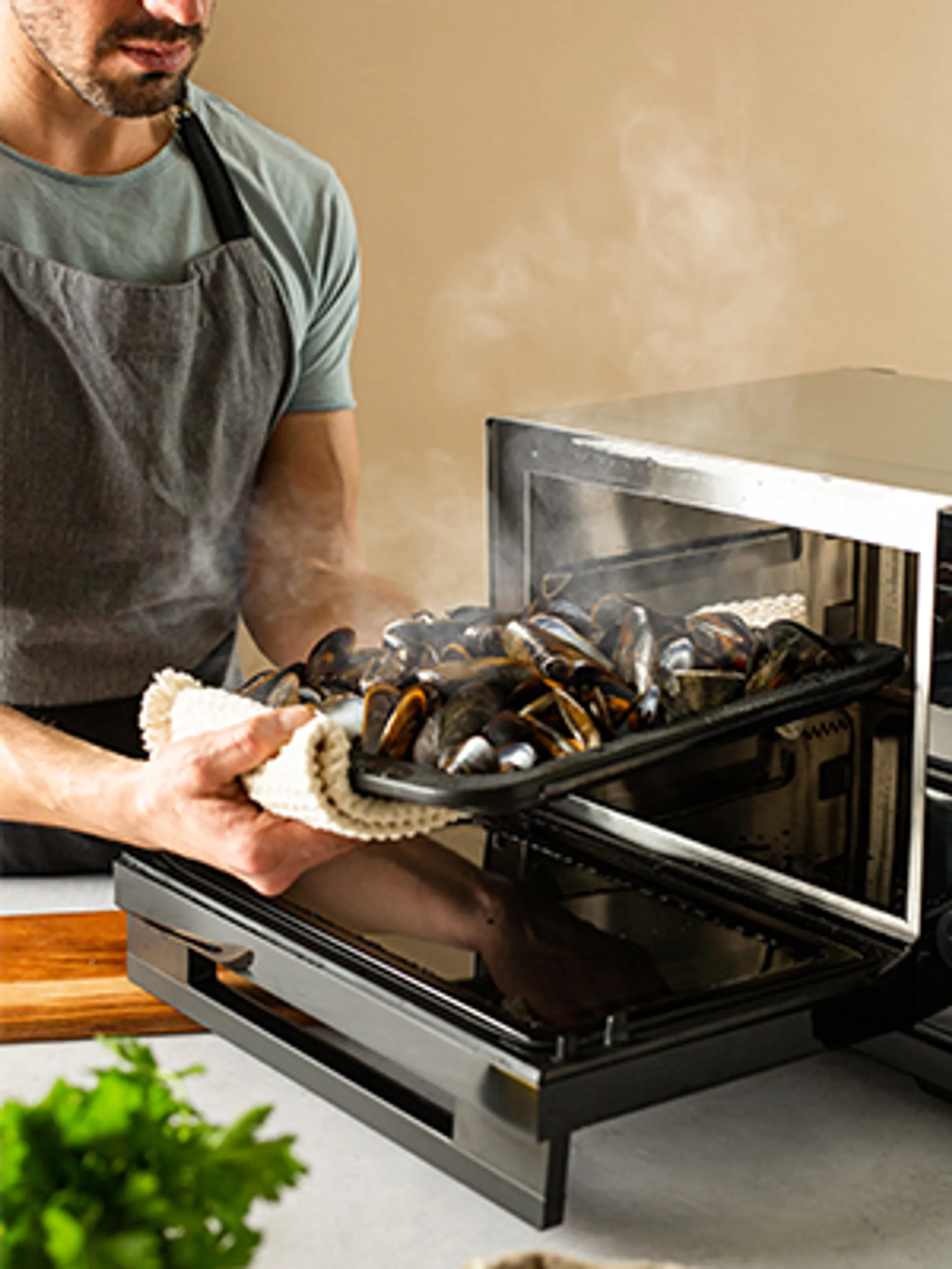 Panasonic 4-in-1 Comni Microwave - NN-DS59NBEPG image