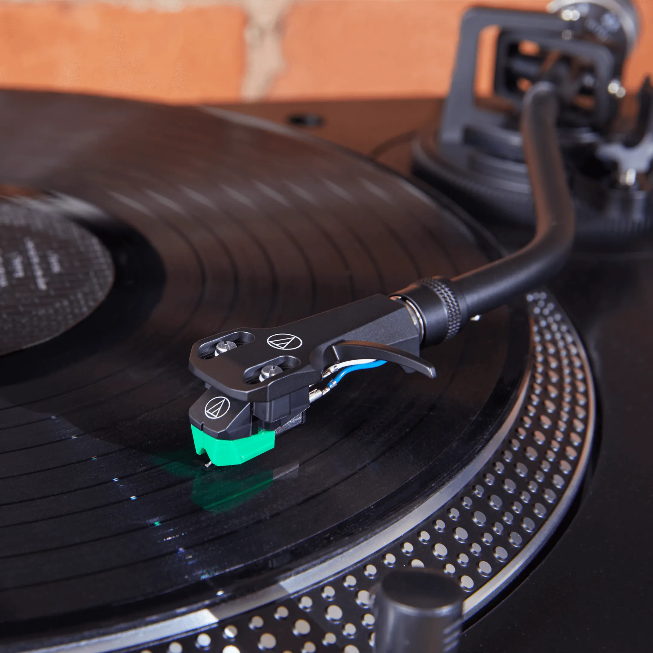 Audio Technica Cellule Stéréo Elliptique Série VM95 avec porte-cellule AT-HS6 image