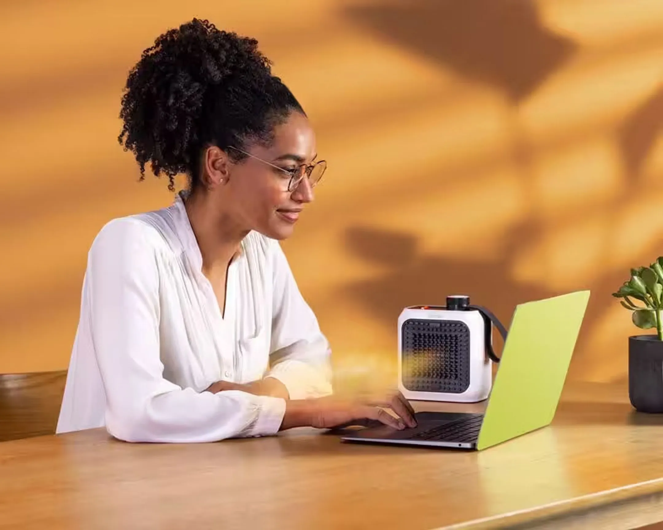 De'Longhi Radiateur soufflant Capsule Desk Loop HFXR12C03.WG image