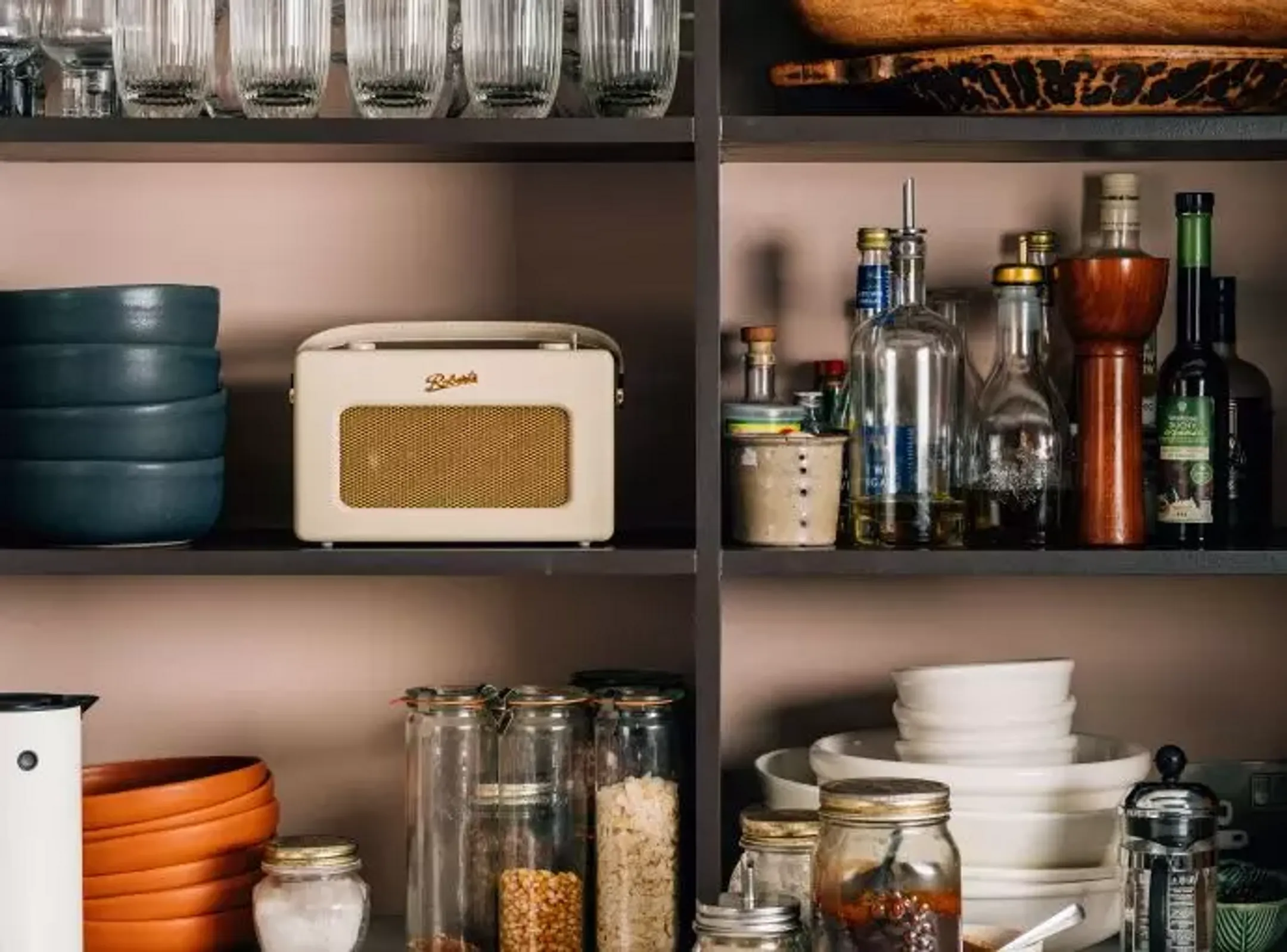 ROBERTS RADIO Revival iStream 3L Bluetooth Internet Radio - Cream image