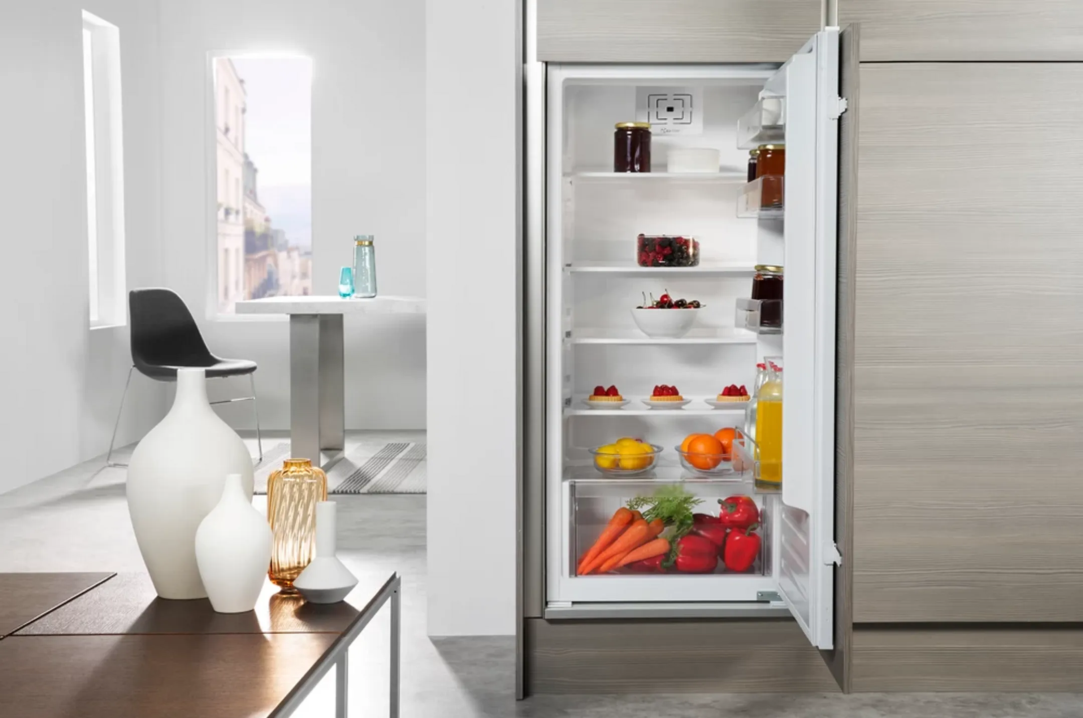 Whirlpool ARG 8502 built-in fridge image