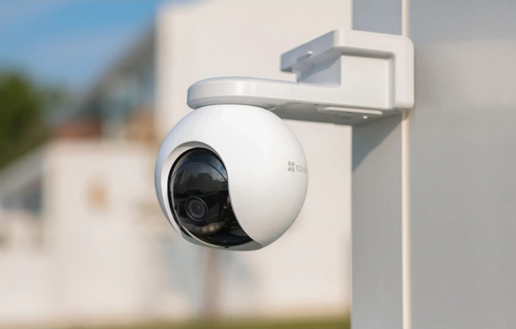 Ezviz Security camera HB8 2K + Solar panel Model F image