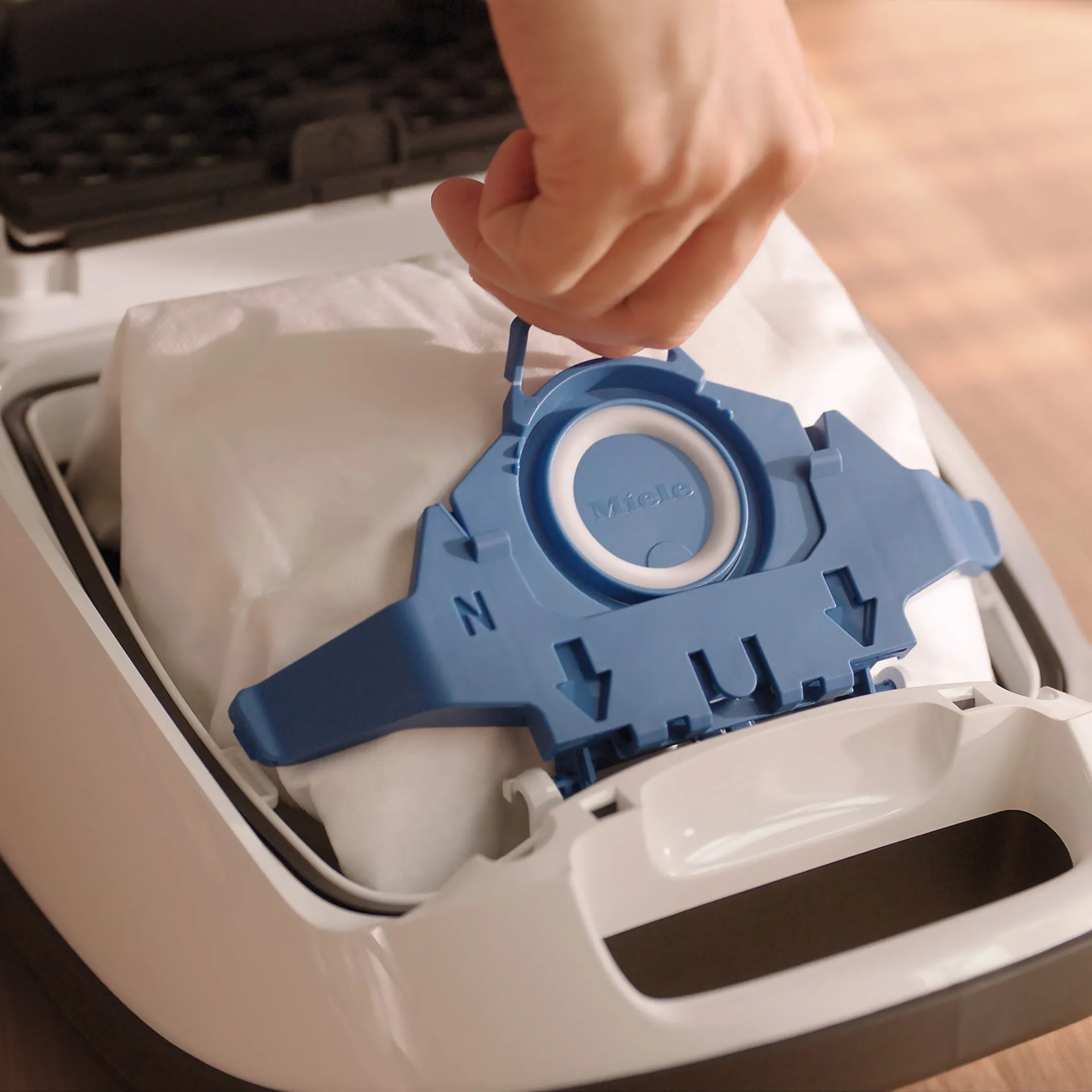 Miele Vacuum bags HyClean Pure XXL GN - 16 pieces image