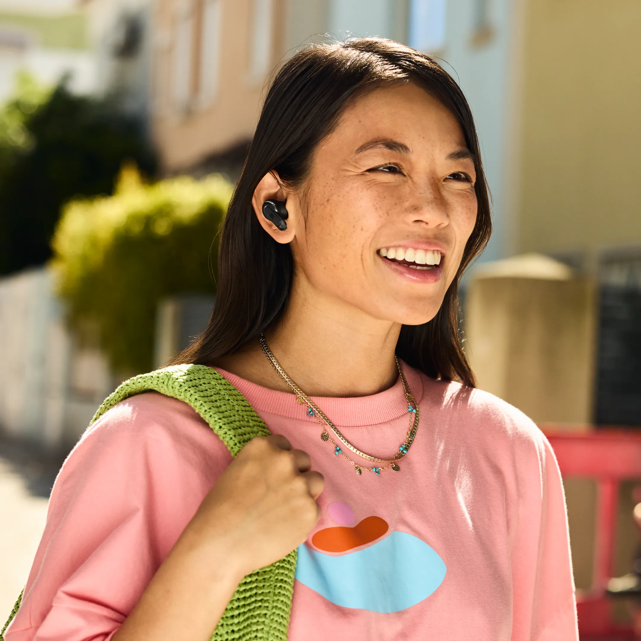 JBL Ecouteurs sans fil Noise Cancelling avec étui de recharge Tour Pro 3 - Latte image