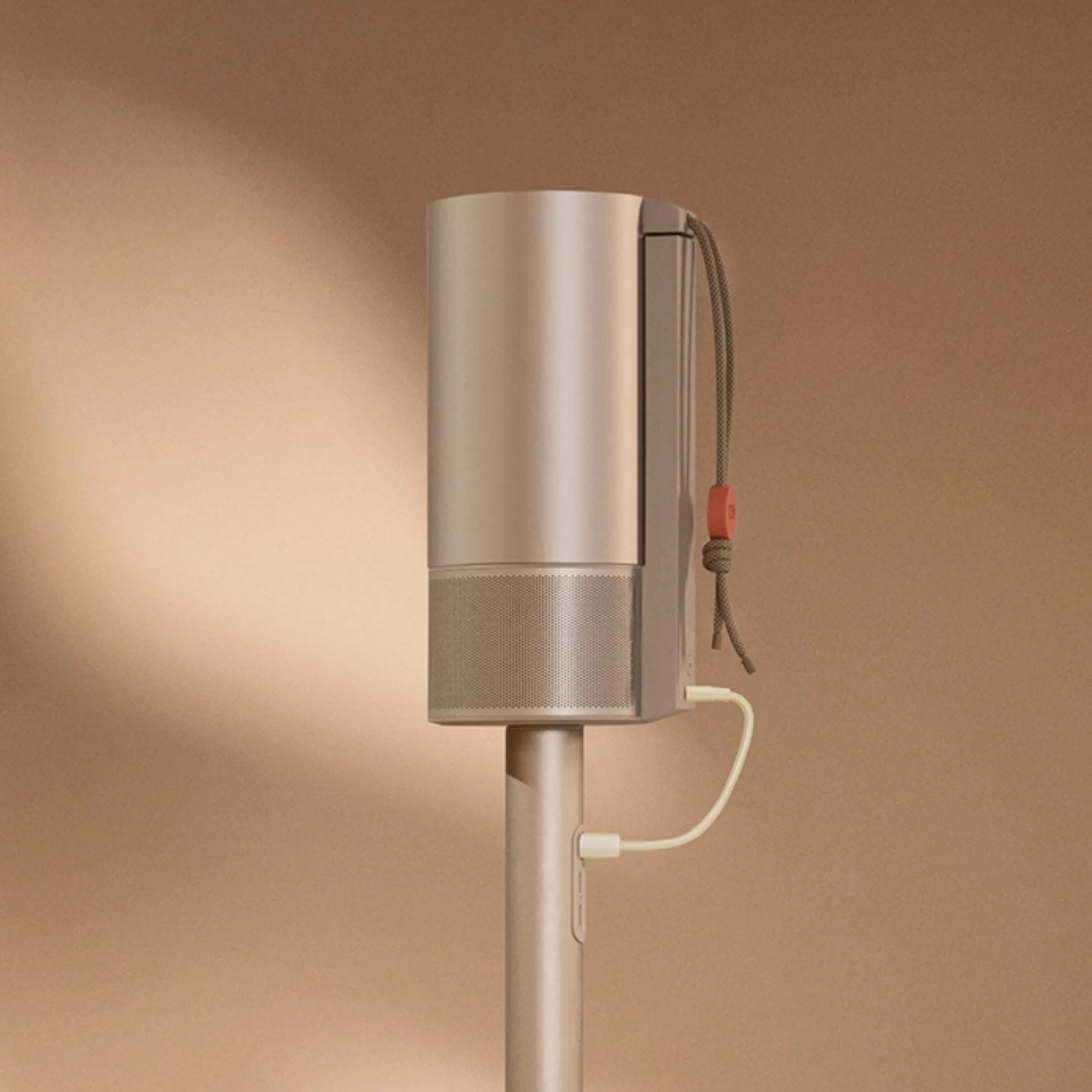 XGIMI Projecteur portable MoGo 3 Pro avec PowerBase Stand image