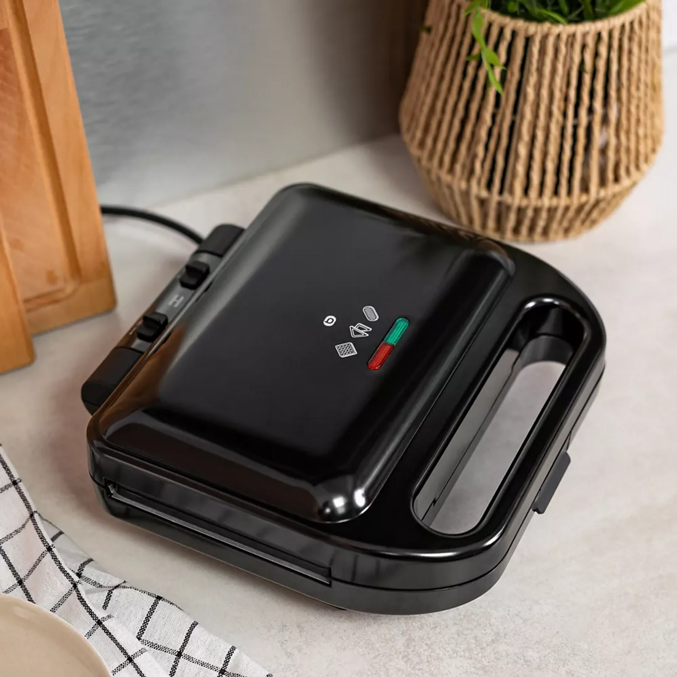 ESSENTIEL-B Croque waffle maker, grill ESWM2 - Black image