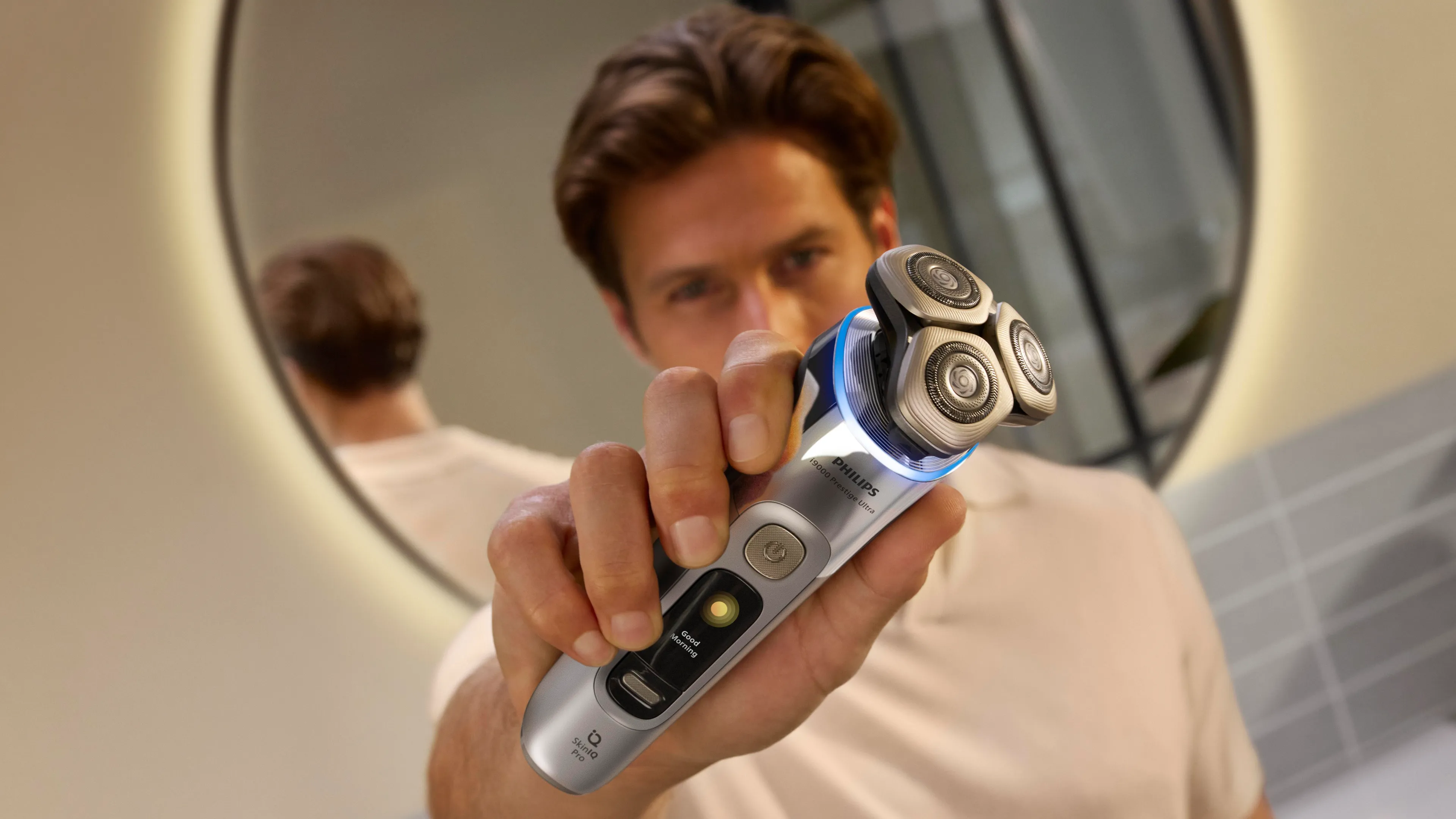 Philips Electric shaver i9000 Prestige Ultra XP9404/46 image