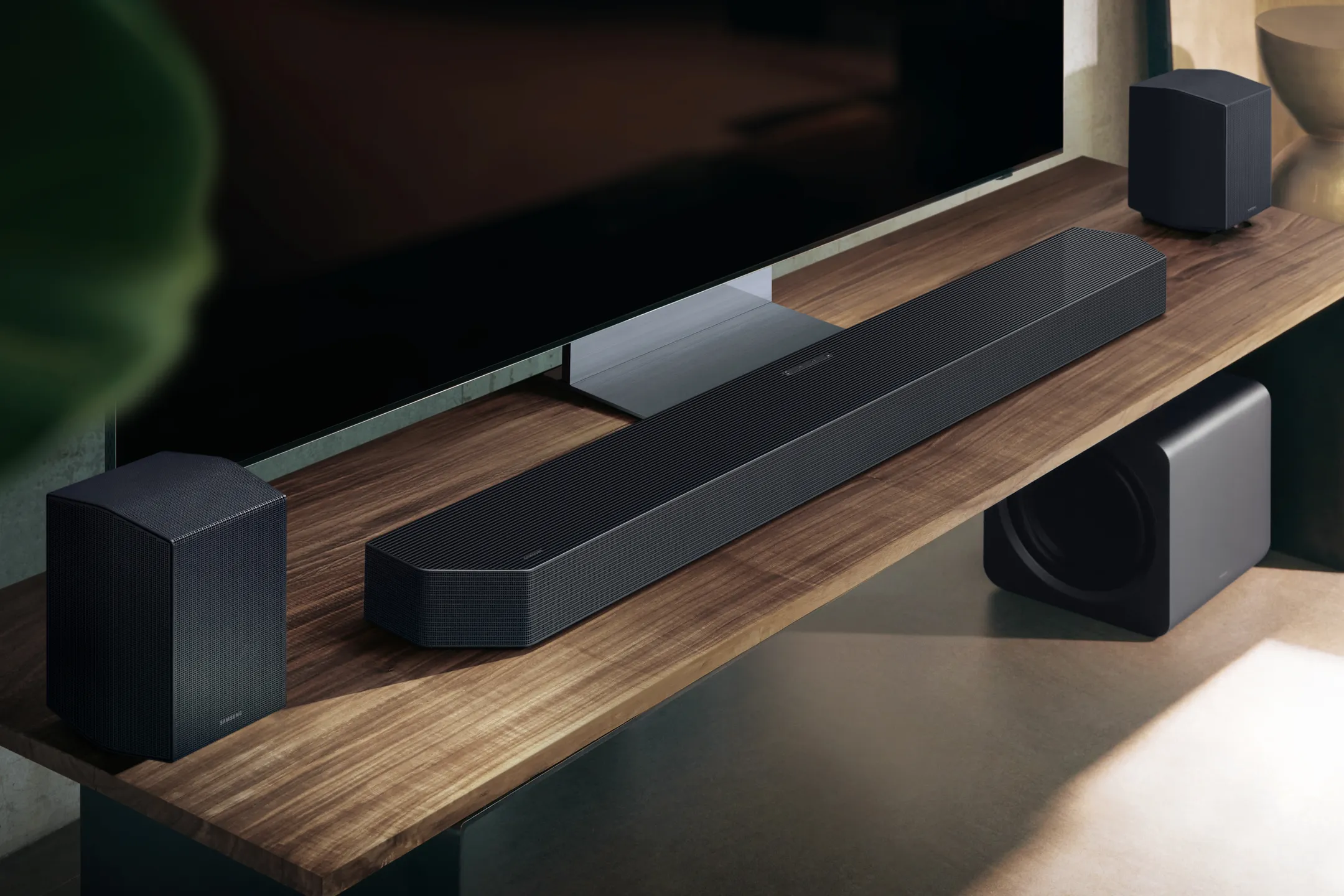 Samsung Soundbar Cinematic Q-series HW-Q990F/XN - Schwarz image