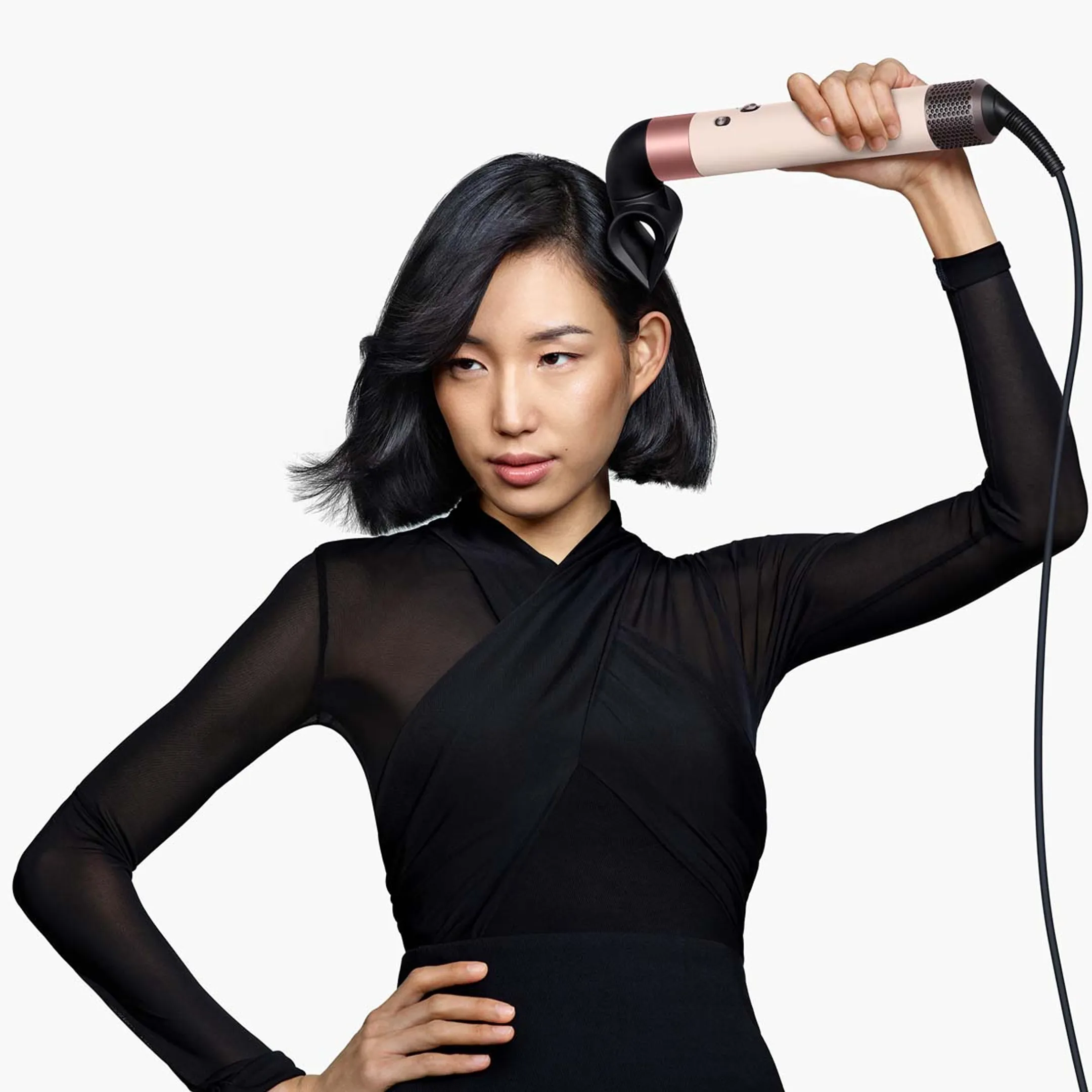 Dyson Airwrap i.d. – glattes bis gewelltes Haar – Ceramic Pink image