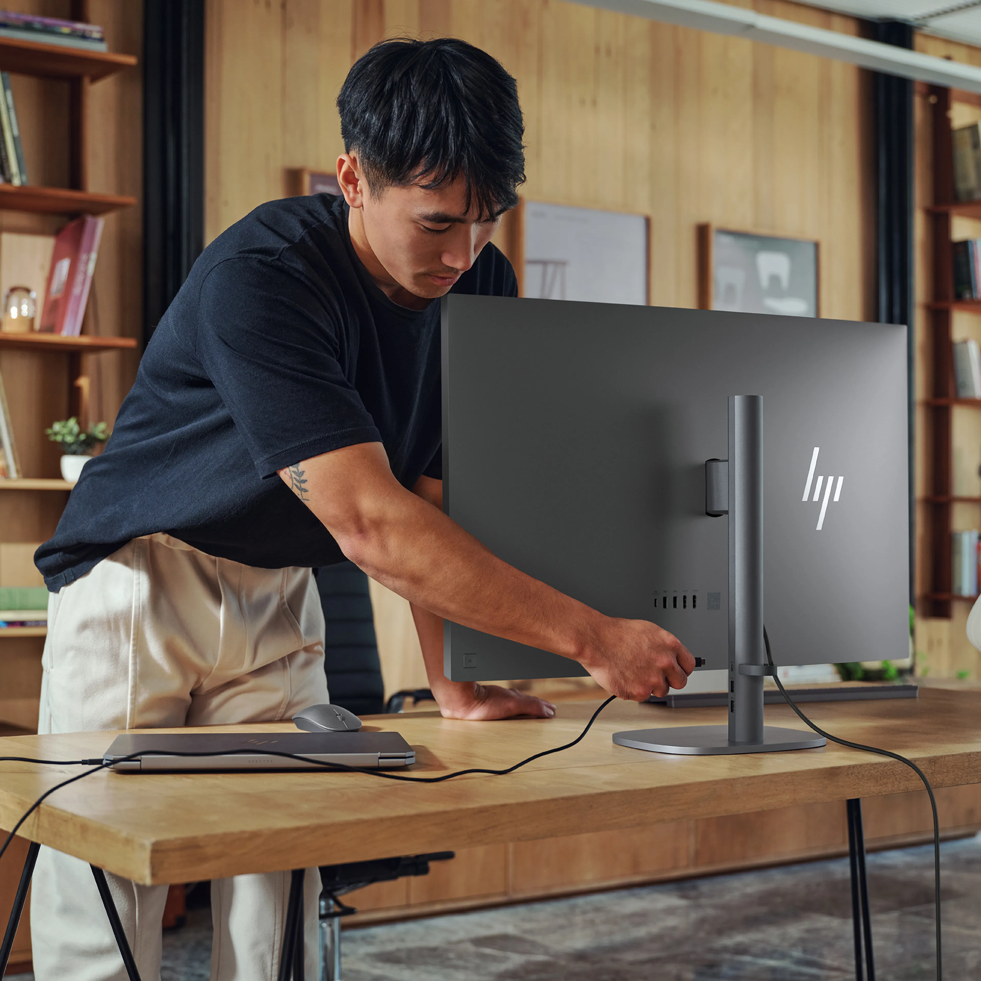 HP PC All-in-One 32" OmniStudio X AiO NGAI Ultra 7 32GB 2TB - QWERTZ - 32-c1000nz image