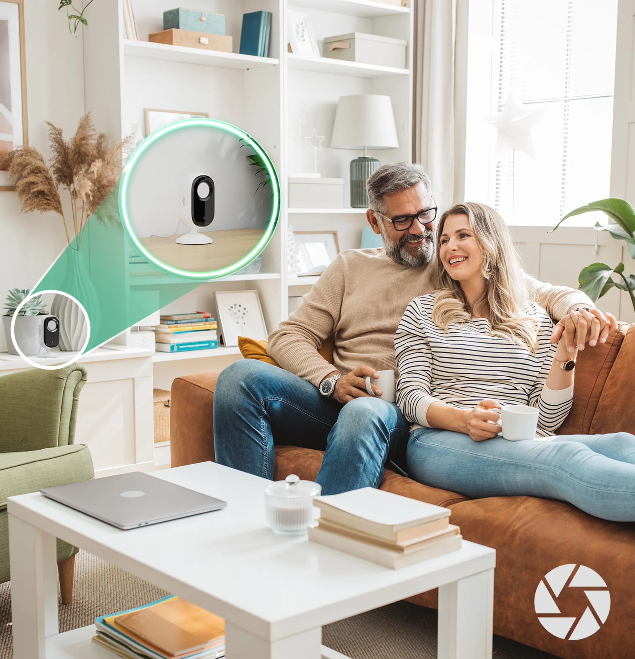 ARLO Caméra extérieur Essential 2K + Caméra intérieur Essential 2K image