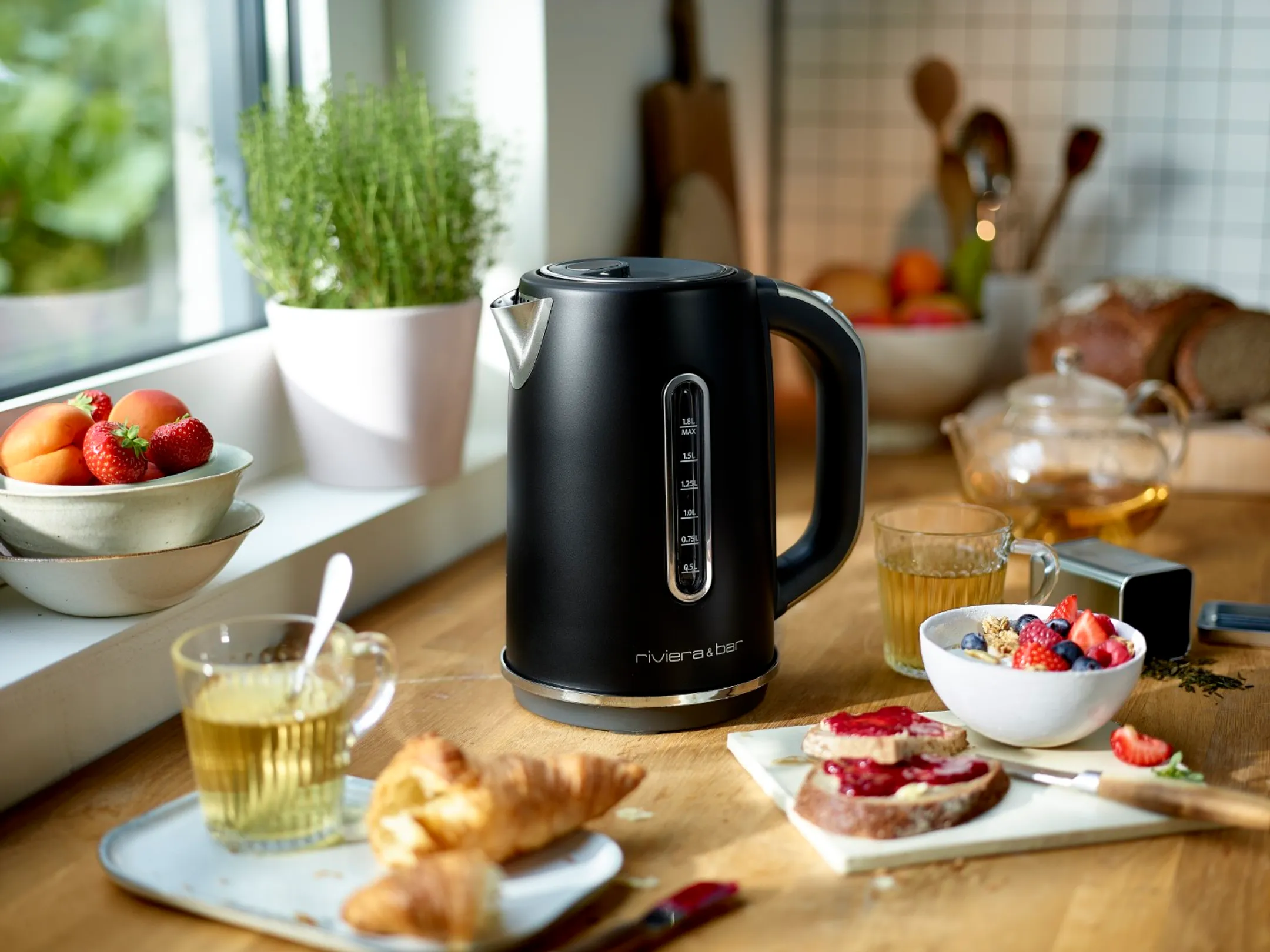 RIVIERA&BAR Bouilloire ALMA BBT669 - Black Satin image