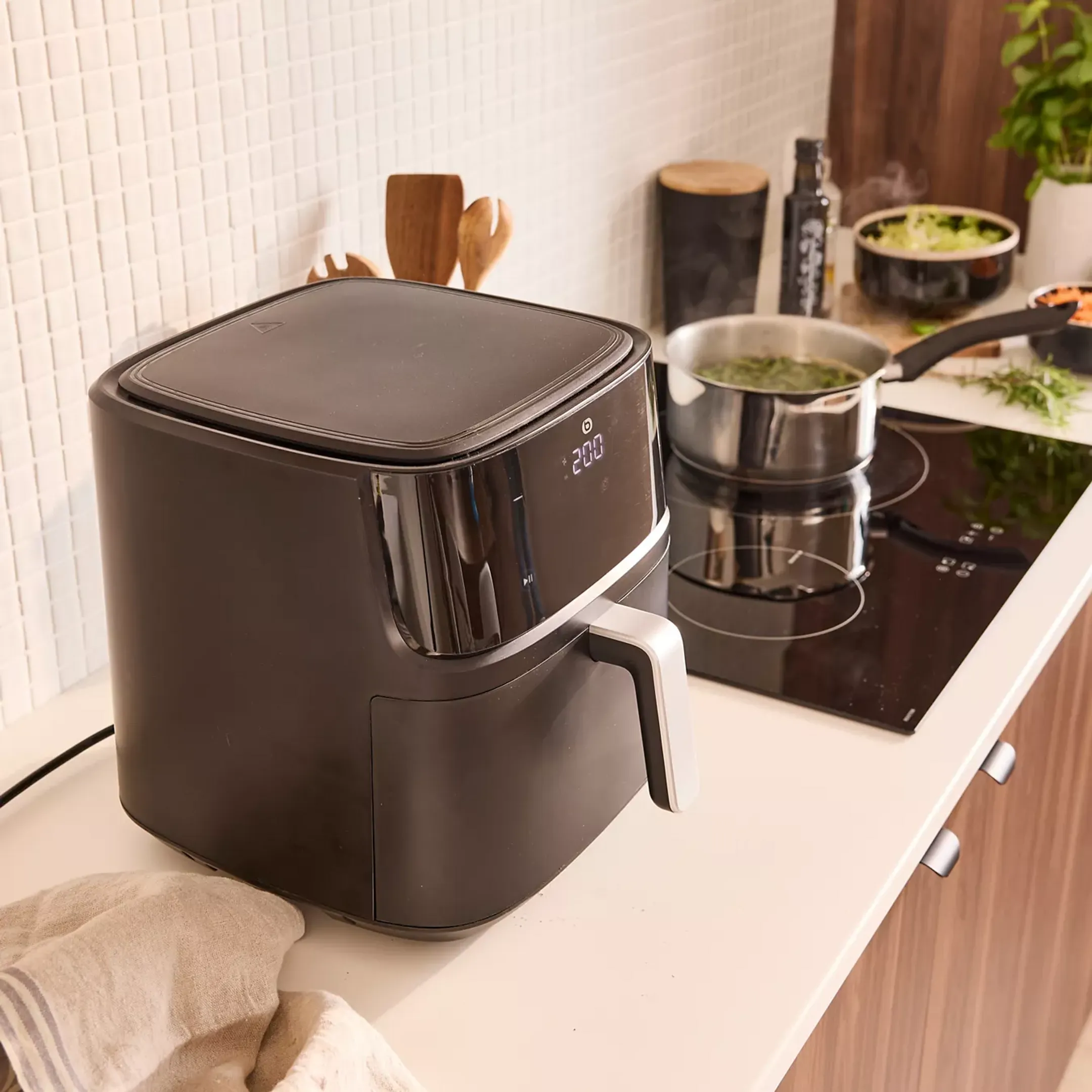 ESSENTIEL-B Airfryer Dual heat 7.6L EAF4 image