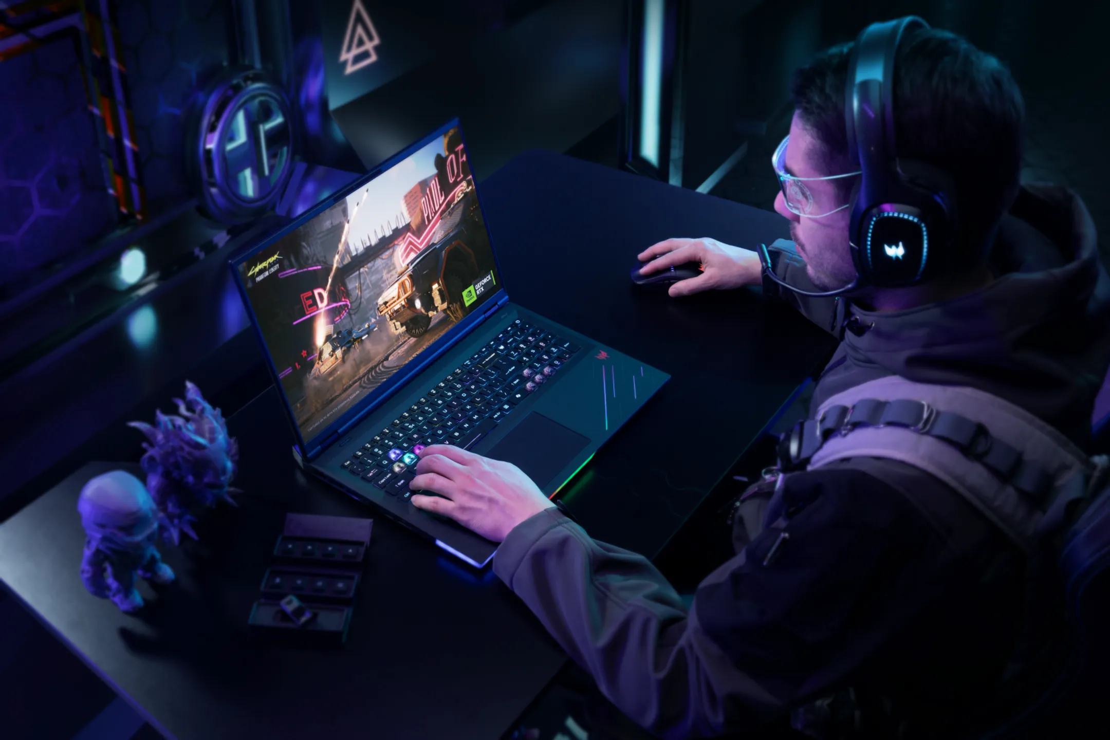 Laptop Gaming 18" Predator Helios 18 AI Ultra 9 64Go 3To RTX 5080 Qwertz PH18-73-9462