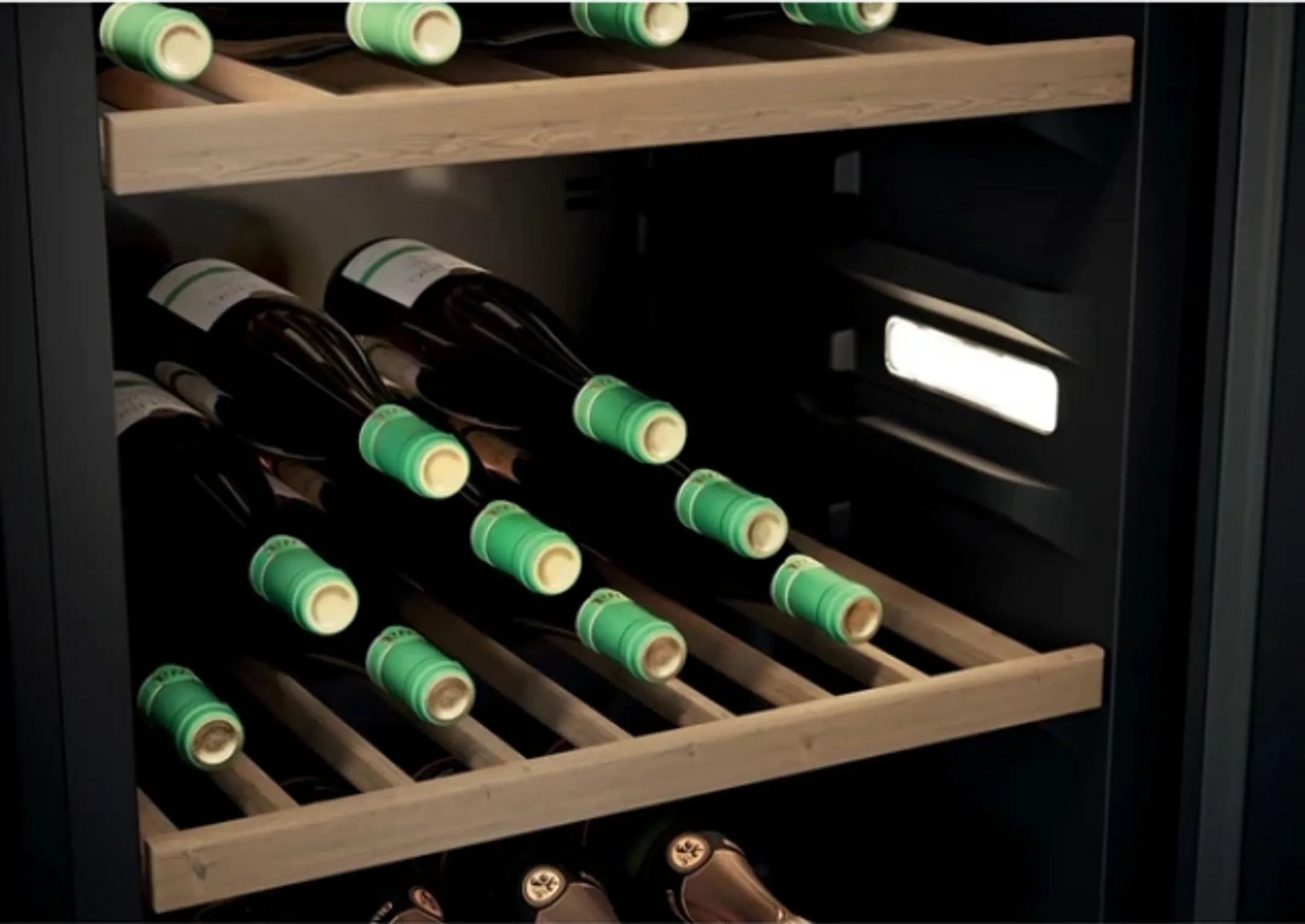 Cave à vin Wine Bank 60 Série 7 HWS201GDFH1 201 bouteilles