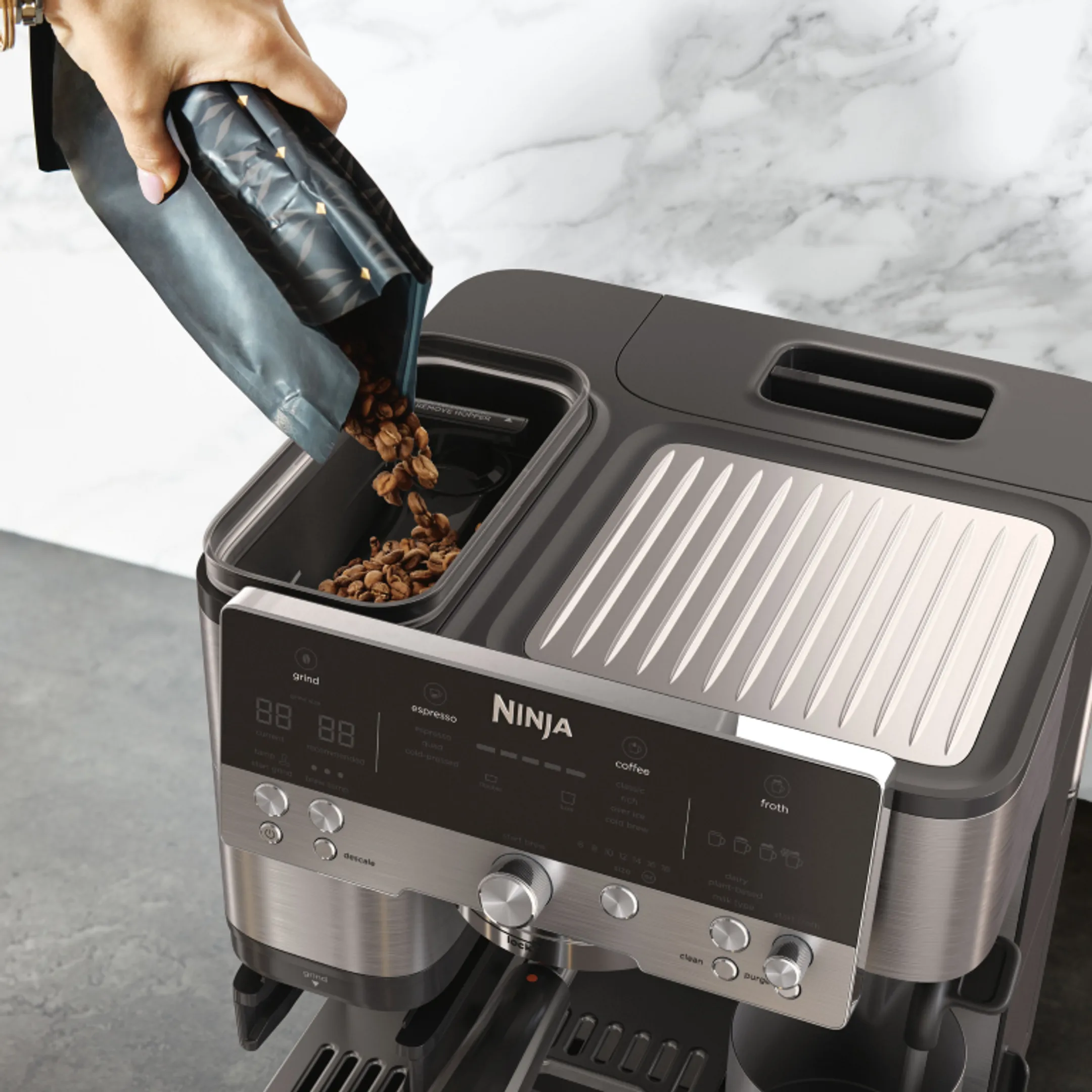 Semi-automatic coffee machine Luxe ES655EU 